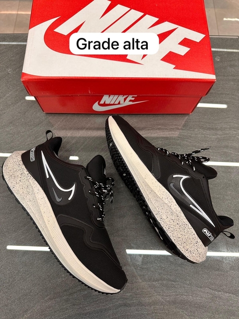 Tênis preto e branco com detalhes - comprar online