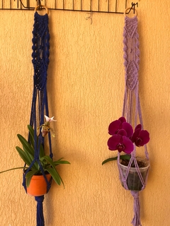 Suporte G detalhado para plantas grandes.