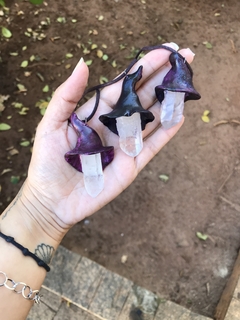 Amuleto Chapéu de bruxa na internet