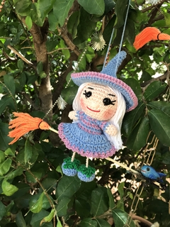 Bruxinha com signo/arquétipo ou objeto de poder ✨