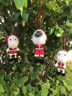 Papai Noel e bruxinha/fadinha mamãe Noel detalhe brilha no escuro amigurumi - comprar online