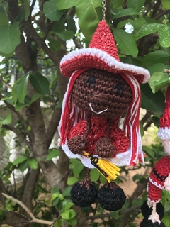 Papai Noel e bruxinha/fadinha mamãe Noel detalhe brilha no escuro amigurumi - MandaladaluUz