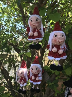 Papai Noel e bruxinha/fadinha mamãe Noel detalhe brilha no escuro amigurumi - loja online