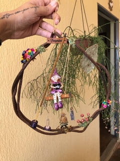 Guirlanda Bruxinha no Jardim da Prosperidade na internet