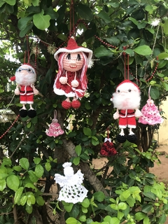 Papai Noel e bruxinha/fadinha mamãe Noel detalhe brilha no escuro amigurumi