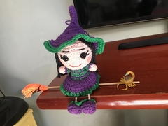 Bruxinha com signo/arquétipo ou objeto de poder ✨ na internet