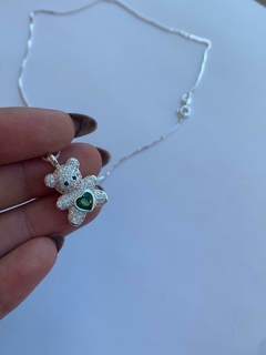 Colar Urso cravejado verde esmeralda Prata 925 - BellaUna joias 
