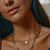 Be Curious Necklace en internet