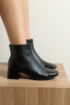 Bota Mirela em Couro Carolina Oliveira - comprar online
