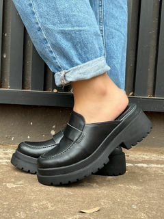 Mule preto couro