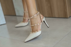 Scarpin Couro Spike Carolina Oliveira - carolina oliveira