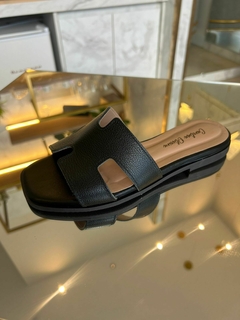 Imagem do Flat Hermes em Couro Carolina Oliveira