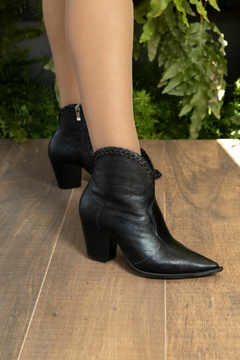 Bota Ema Carolina Oliveira