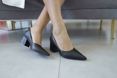 Scarpin Salto Bloco Lia Line em Couro - comprar online