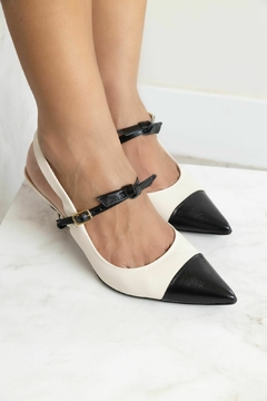 Scarpin Emilly Off White Carolina Oliveira