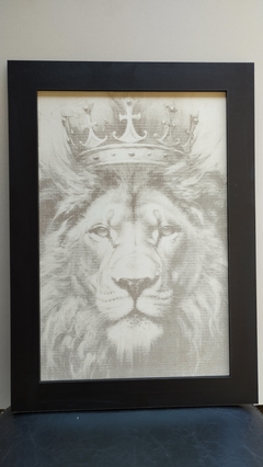 Imagem do QUADRO LEÃO COROA EM MDF 35CMX49CM