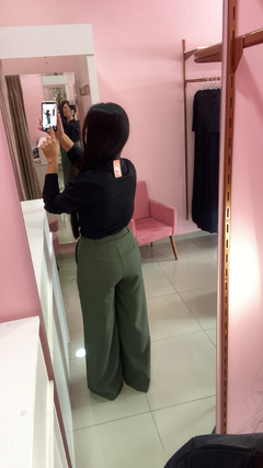 Calça Pantalona Maya - Verde Militar - comprar online