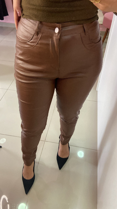 Calça Maria Marrom - Resinada com elastano - loja online