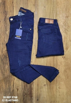 Calça Skinny Escura na internet