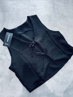 Remera / Chaleco NUDO - comprar online