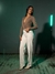 Body Manga Longa Marrom com Decote V Profundo e Calça Jeans Branca com Tachas - comprar online