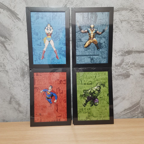 Quatro Peças De Quadros Decorativos Super Heróis Com Moldura E Sem Vidro PRO0087