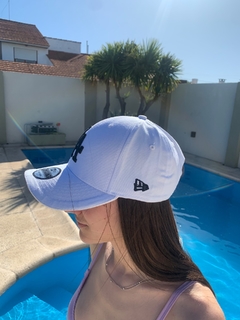 Gorra LA Blanca en internet