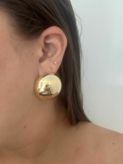 BRINCOS MEIA ESFERA, VENDIDOS SEPARADOS - FOLHEADO OURO - ASM ACESSORIOS