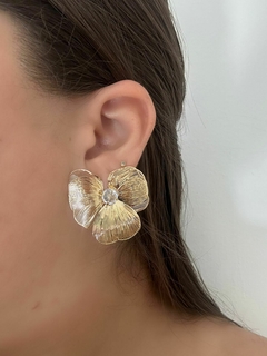 BRINCO PETALAS BANHADA NO ORO 18K na internet