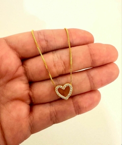 COLAR CORAÇÃO VAZADO CRAVEJADO - BANHADO NO OURO 18K - comprar online