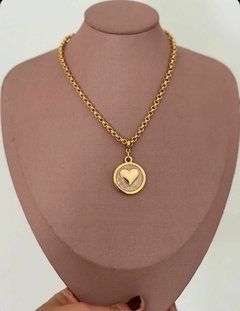 COLAR RAFAELA MADREPÉROLA BANHADO NO OURO 18K - VERNIZ ITALIANO - comprar online