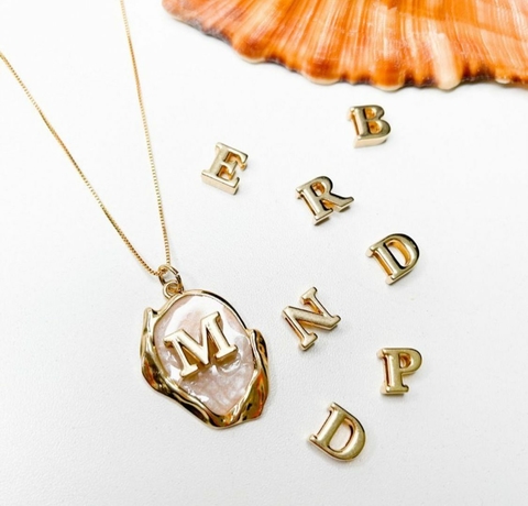 COLAR INICIAL MADREPÉROLA - SEMIJOIA