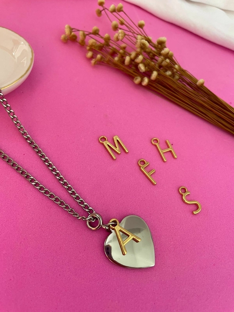 COLAR ARIEL PERSONALIZADO INICIAL PRATA - VERNIZ ITALIANO