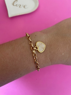 PULSEIRA MAYA CORAÇÃO PÉROLA - VERNIZ ITALIANO