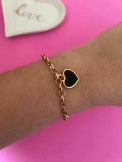 PULSEIRA MAYA CORAÇÃO RESINA PRETA - VERNIZ ITALIANO