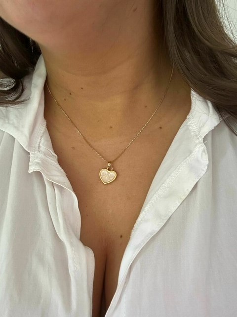 COLAR MAYA RESINA PÉROLA - FOLHEADO