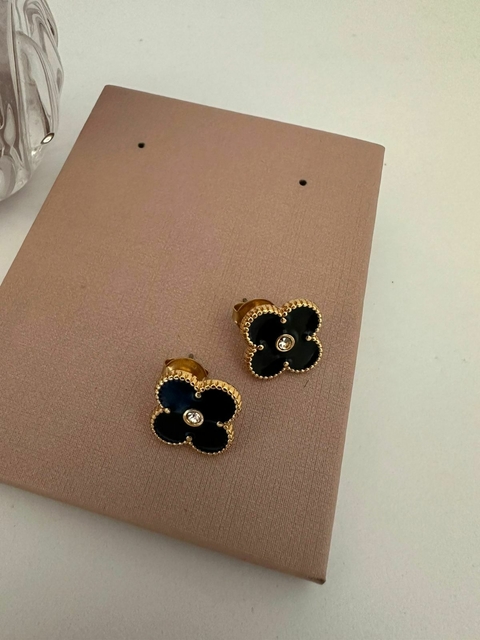 BRINCO TREVO PRETO - VERNIZ ITALIANO