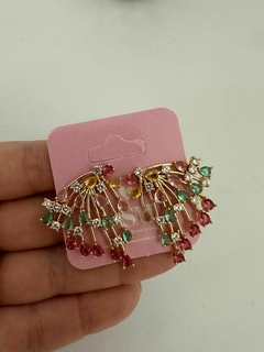 BRINCO MARTA CRAVEJADO ZIRCÔNIA COLORIDO - FOLHEADO OURO - comprar online