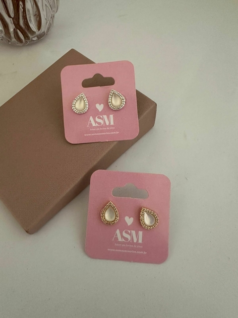 BRINCO GOTA MADREPÉROLA - SEMIJOIA