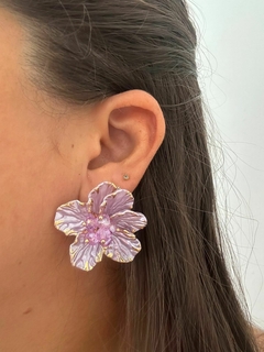 BRINCO FLOR LILAIS C/BRILHO