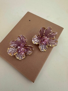 BRINCO FLOR LILAIS C/BRILHO - comprar online
