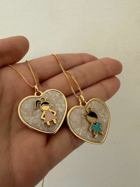 COLAR FILHOS CORAÇÃO MADRE PÉROLA - SEMIJOIA