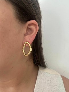 BRINCO ORGÂNICO BANHADO NO OURO 18K - VERNIZ ITALIANO - comprar online