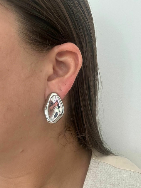 BRINCO REBECA ORGÂNICO BANHADO NO RÓDIO - VERNIZ ITALIANO