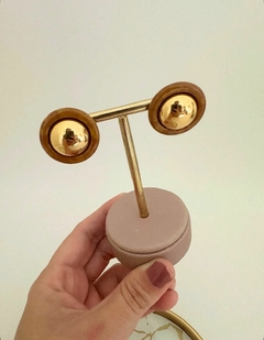 BRINCO DE ESFERA OURO CARAMELO BANHADO NO OURO 18K - VERNIZ ITALIANO na internet