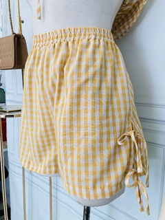 Short cuadriculado con cordones