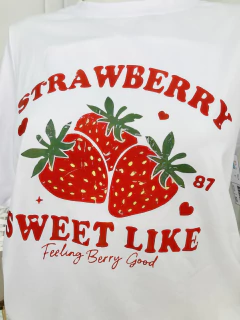 Playera basica Strawberry oversize - AQUA Boutique