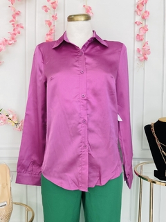 Blusa satinada de botones regular en internet