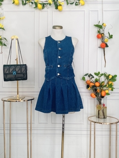 Vestido corto compuesto falda tablones y chaleco en internet