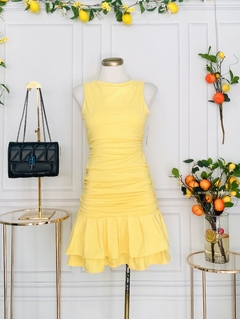 Vestido corto ajustado amarillo sin mangas - comprar en línea